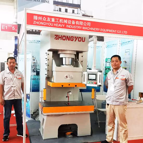 Poinçonneuse hydraulique de commande numérique par ordinateur de cadre de C à grande vitesse de gorge profonde 125ton